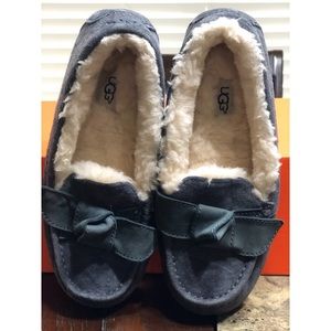 Ugg gray/blue Clara velvet ribbon suede slipper